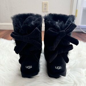 UGG Bailey Corduroy Bow Boots in Black Size 5